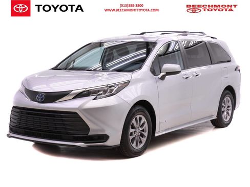 Used 2021 Toyota Sienna LE image 1