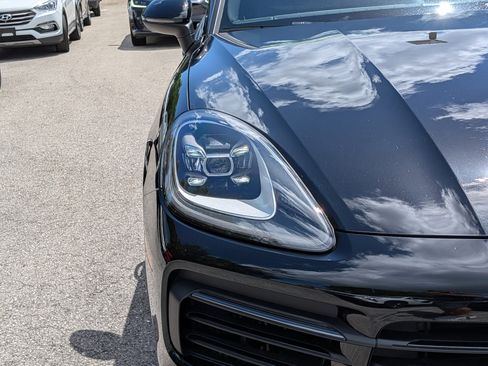 Used 2023 Porsche Cayenne AWD/4WD image 10