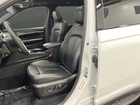 Used 2025 Jeep Grand Cherokee L Limited w/ Luxury Tech Group II image 4