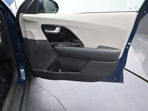 Used 2020 Kia Niro LXS image 21