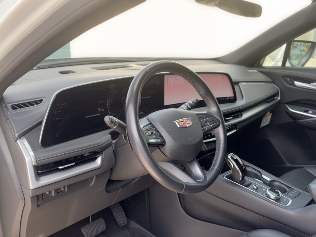 Certified 2024 Cadillac XT4 Luxury w/ Cold Weather Package AWD/4WD image 4