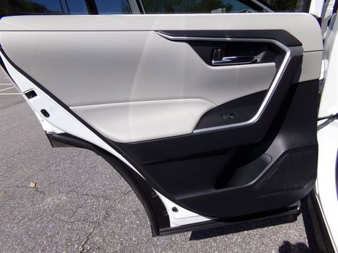 Used 2023 Toyota RAV4 XLE w/ Convenience Package image 39