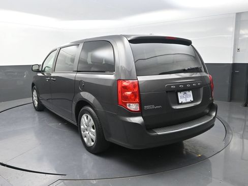 Used 2018 Dodge Grand Caravan SE w/ UConnect Hands-Free Group FWD image 8
