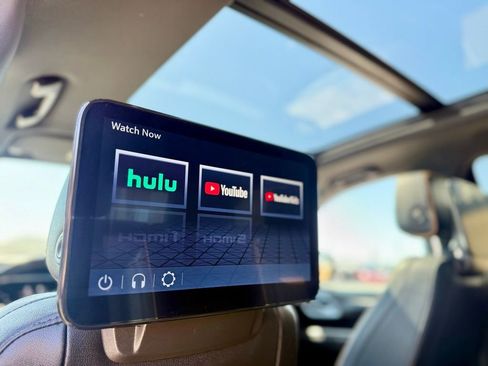 Used 2023 GMC Yukon AT4 image 16