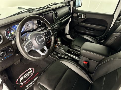 Used 2023 Jeep Wrangler Unlimited Sahara w/ Cold Weather Group AWD/4WD image 15
