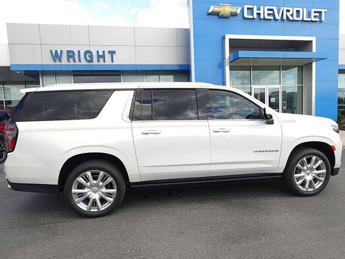 Used 2024 Chevrolet Suburban High Country AWD/4WD image 2