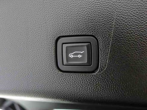 Used 2023 Chevrolet Traverse RS AWD/4WD image 36