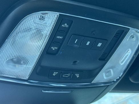 Used 2015 Jeep Grand Cherokee Altitude image 23