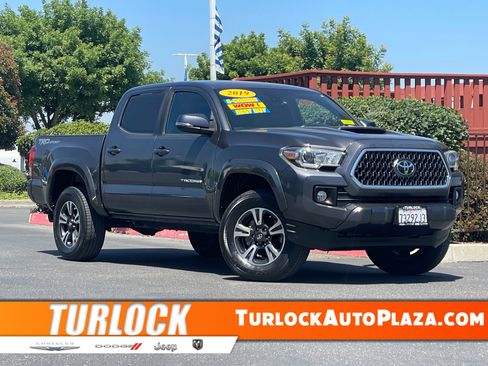 Used 2019 Toyota Tacoma TRD Sport w/ Technology Package RWD image 1