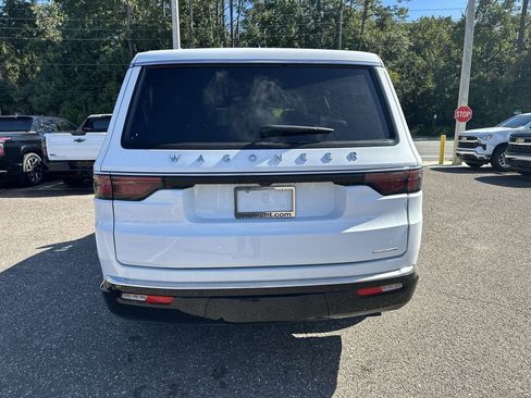Used 2024 Jeep Wagoneer Series II w/ Flexible Seating Group image 15