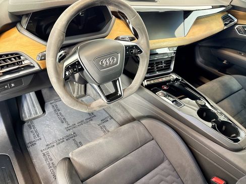 Used 2023 Audi e-tron GT Premium Plus image 9