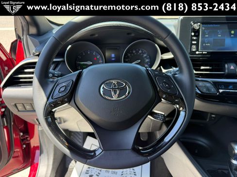 Used 2018 Toyota C-HR XLE FWD image 20