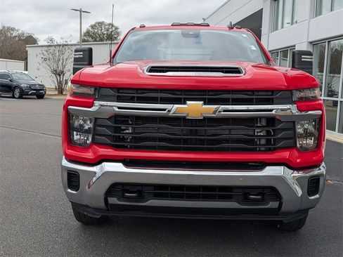 Used 2024 Chevrolet Silverado 3500 LT image 2