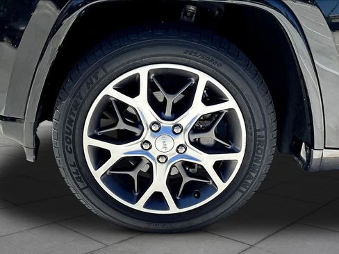 Used 2018 Jeep Grand Cherokee Limited image 10