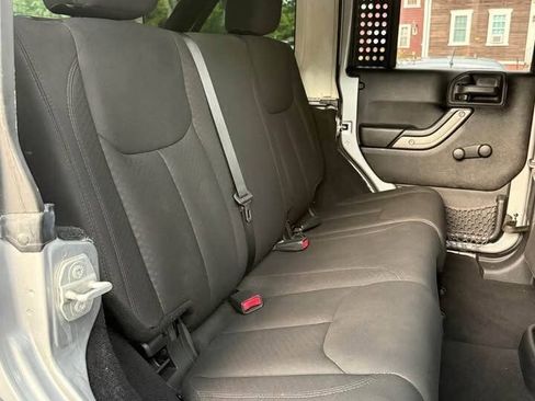 Used 2015 Jeep Wrangler Unlimited Sport w/ Connectivity Group AWD/4WD image 9