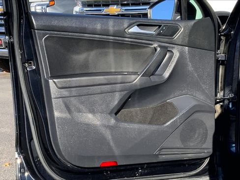 Used 2021 Volkswagen Tiguan SE image 21