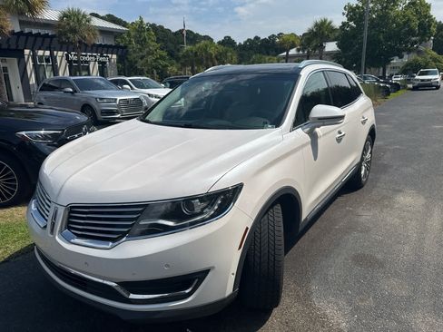 Used 2017 Lincoln MKX Reserve w/ Driver Assistance Package FWD image 2