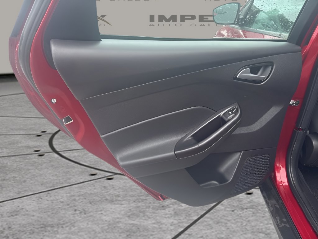 Used 2013 Ford Focus SE FWD image 24