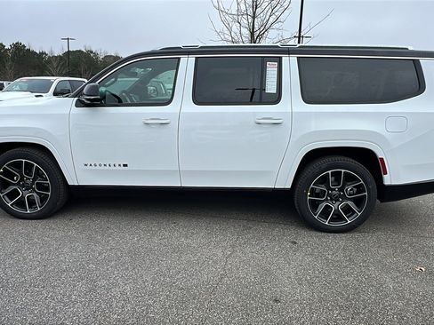 New 2025 Jeep Wagoneer L Series III image 11