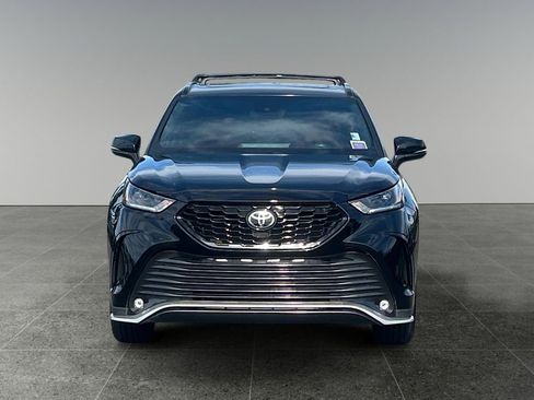 Used 2023 Toyota Highlander XSE FWD image 2