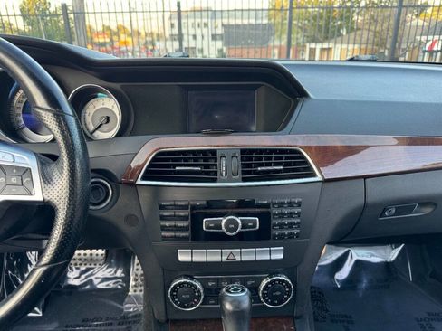 Used 2013 Mercedes-Benz C 250 Sedan image 23