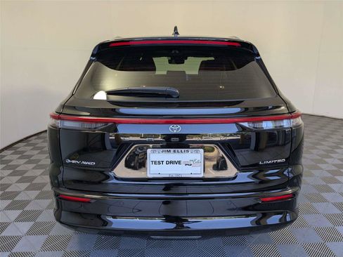 Certified 2025 Toyota Crown Signia w/ Advanced Technology Package AWD/4WD image 7