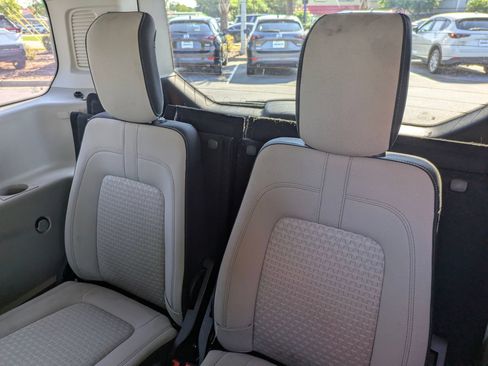 Used 2022 Ford Transit Connect XLT FWD image 16