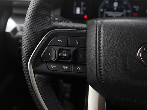 Certified 2025 Toyota Tacoma SR5 image 24