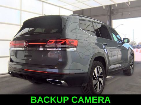 Used 2025 Volkswagen Atlas SE FWD image 3