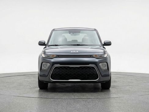 Used 2025 Kia Soul LX w/ LX Technology Package FWD image 2