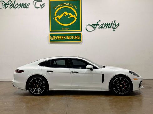 Used 2018 Porsche Panamera image 2