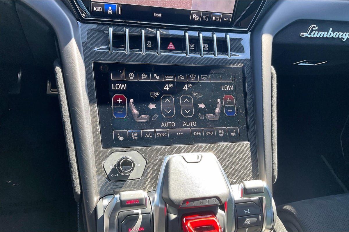 Used 2023 Lamborghini Urus Performante AWD/4WD image 29
