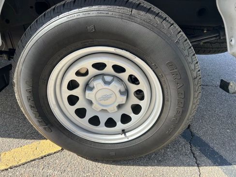 Used 2025 Chevrolet Silverado 1500 W/T image 28