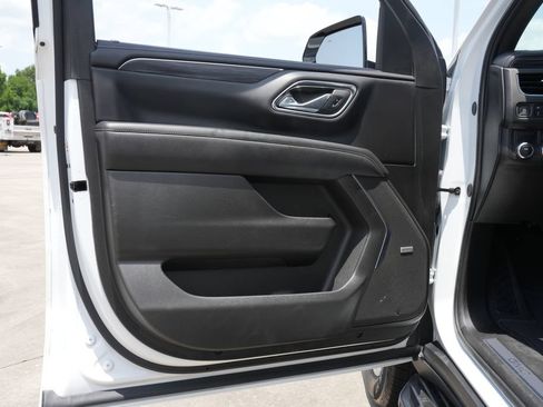 Used 2024 GMC Yukon SLT RWD image 17