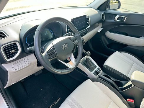 Used 2023 Hyundai Venue SEL image 10