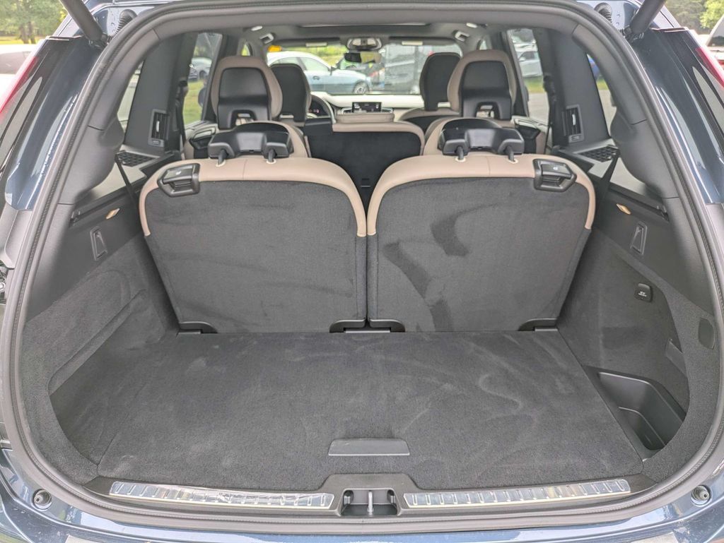 Certified 2026 Volvo XC90 T8 Ultra w/ Protection Package Premier AWD/4WD image 13