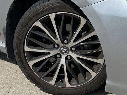 Used 2020 Toyota Camry SE image 9
