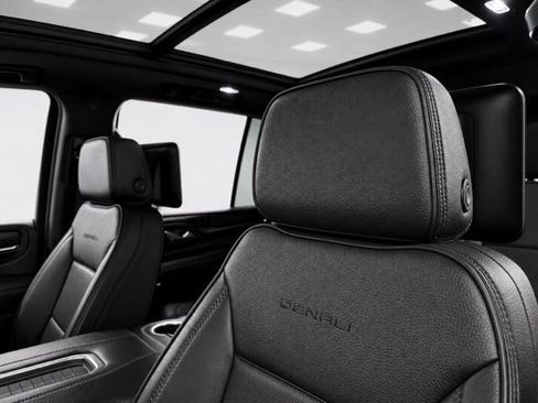 Used 2023 GMC Yukon Denali w/ Advanced Technology Package AWD/4WD image 18