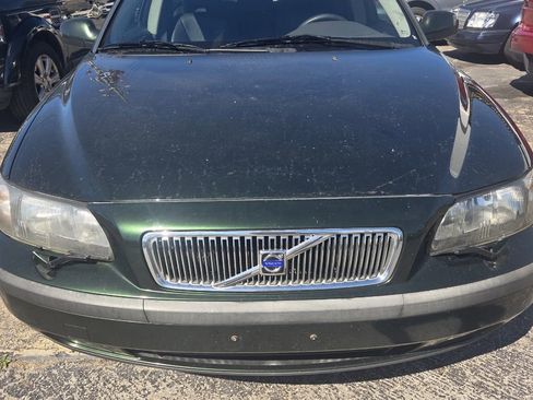 Used 2001 Volvo V70 2.4T FWD image 3