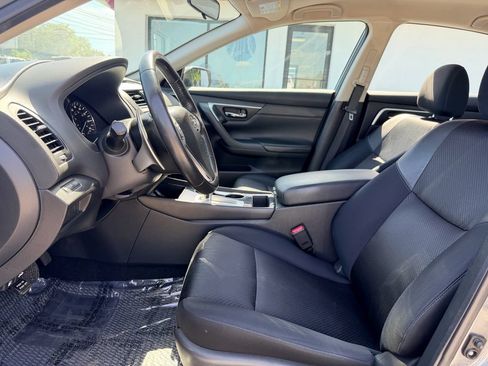 Used 2018 Nissan Altima 2.5 SR FWD image 12