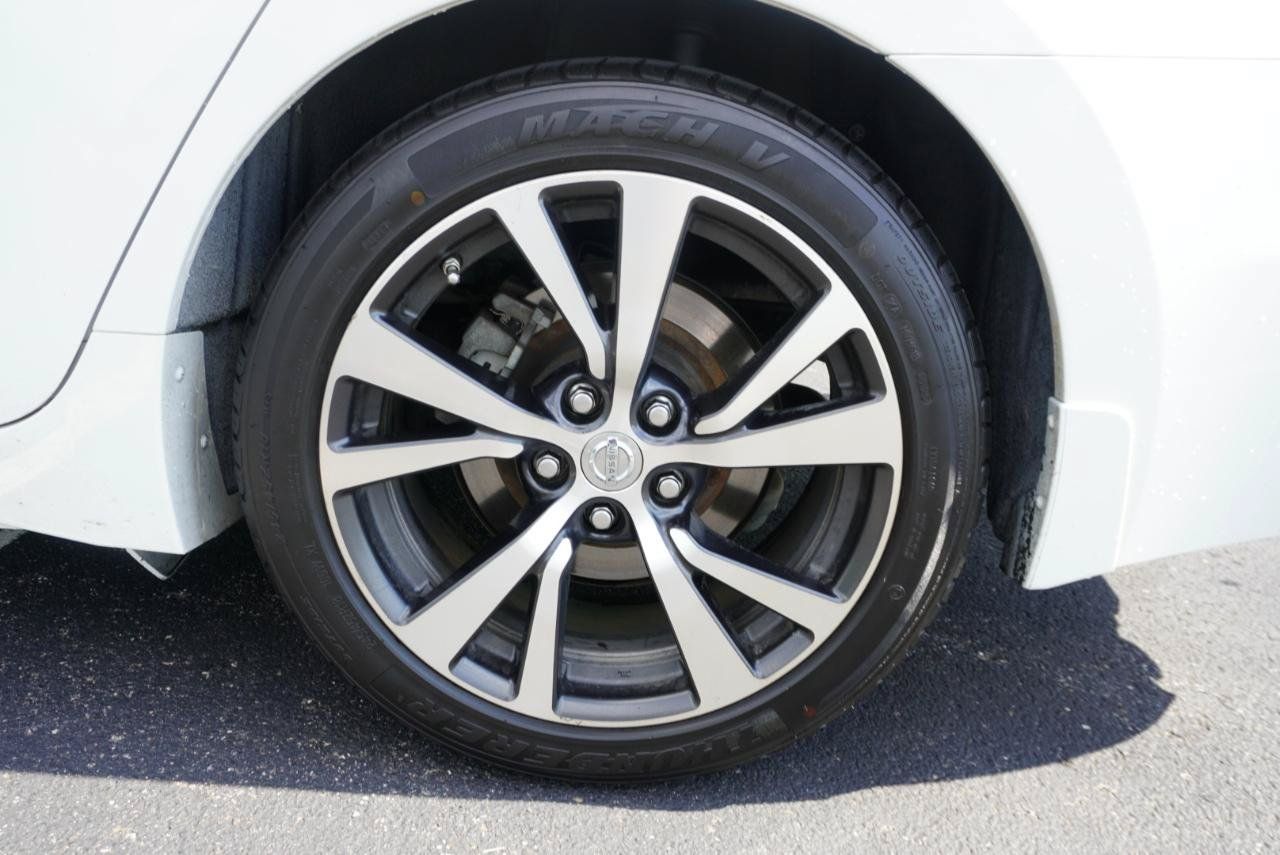 Used 2017 Nissan Maxima 3.5 S w/ Interior Lighting Package FWD image 28