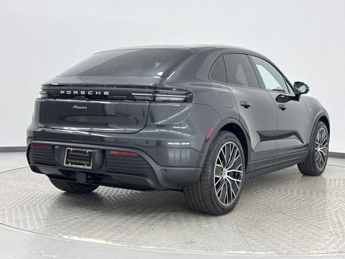 Certified 2025 Porsche Macan Electric image 9