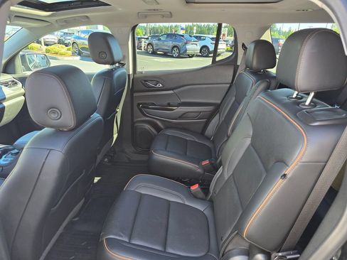Used 2022 GMC Acadia AT4 w/ Technology Package AWD/4WD image 10