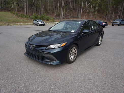 Used 2020 Toyota Camry LE image 21