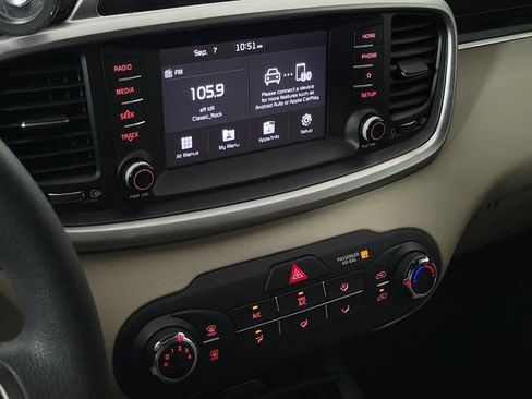 Used 2019 Kia Sorento FWD image 28