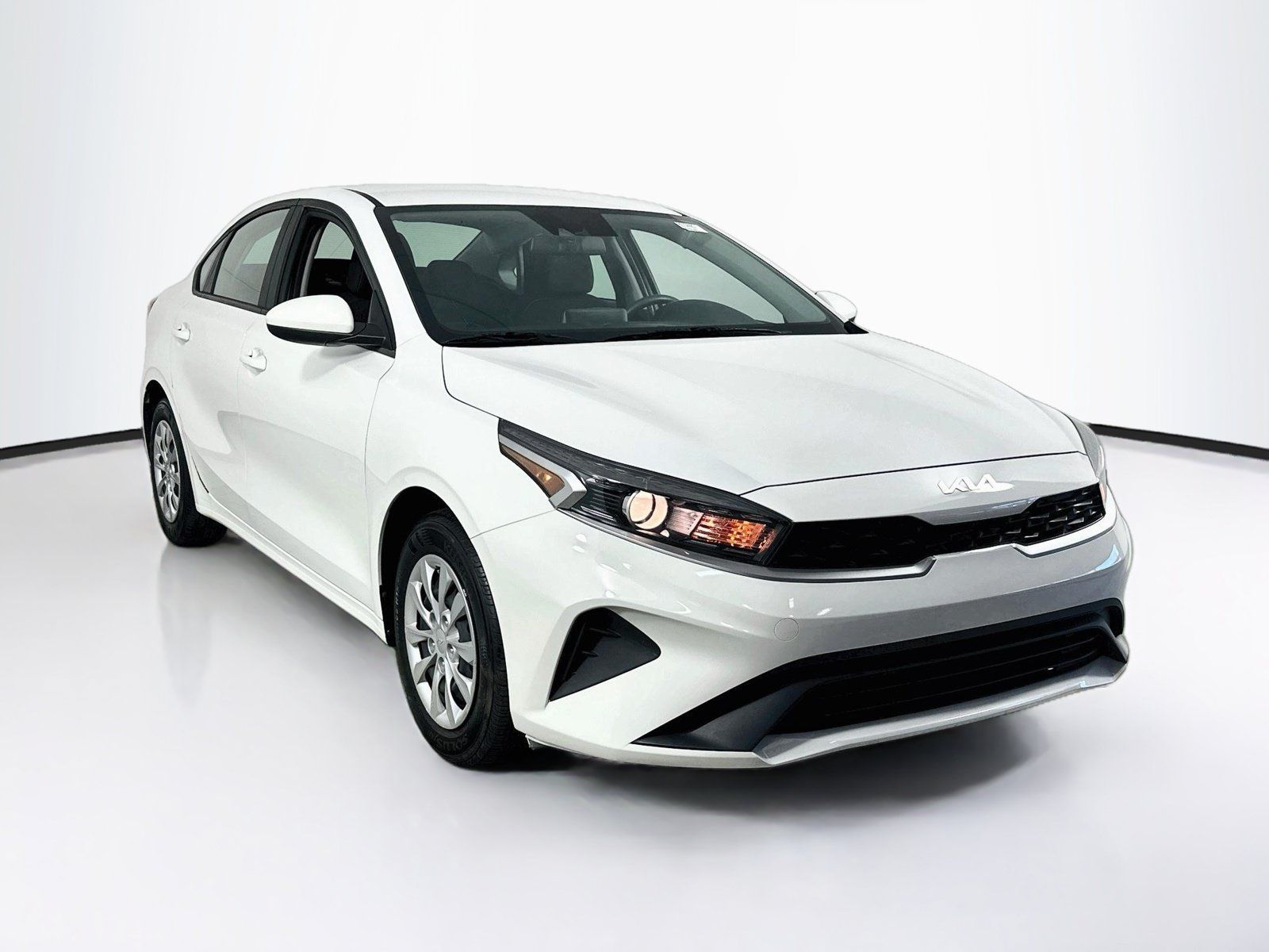 Used 2024 Kia Forte LX FWD image 3