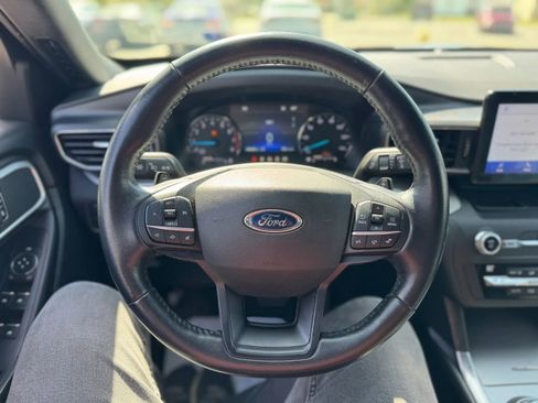 Used 2020 Ford Explorer XLT w/ Equipment Group 202A AWD/4WD image 18