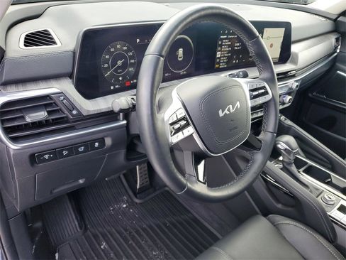 Used 2025 Kia Telluride SX w/ SX Captain's Chair Package image 9