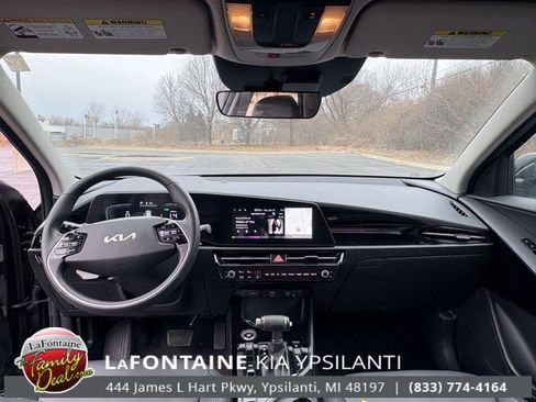 Certified 2024 Kia Niro EX image 11
