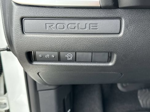 Used 2025 Nissan Rogue S AWD/4WD image 14